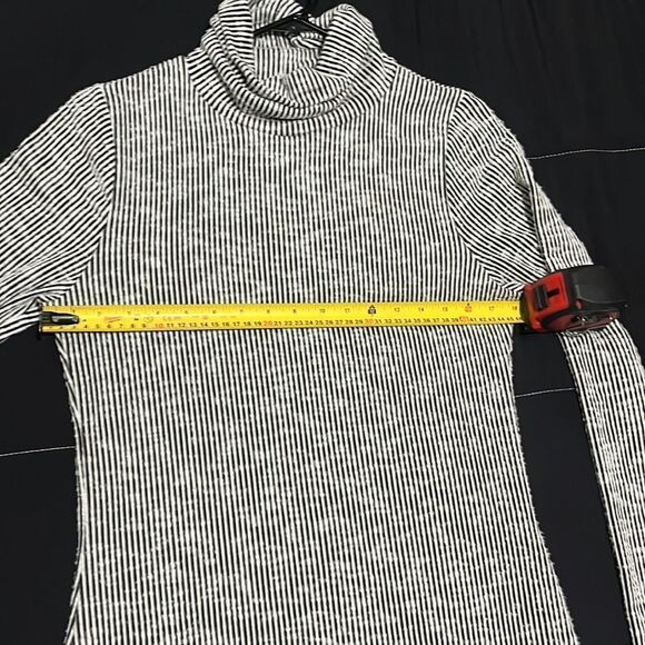 Midi dress with long sleeves - Picture 10 of 13